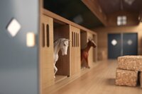 Kids Globe paardenstal met 7 boxen en weiland 1:24