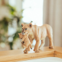 Safari 225229 Löwenweibchen mit Baby